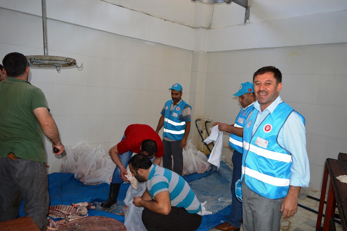 Bitlis Müftülüğü 250 aileye kurban eti dağıttı Bitlis Müftülüğü 250 aileye kurban eti dağıttı